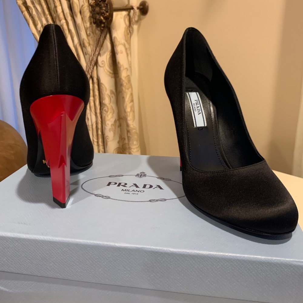 Prada
 Thunder Pumps
 36 - Picture 8 of 11